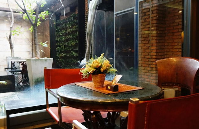 Silom convent garden - Photo 8