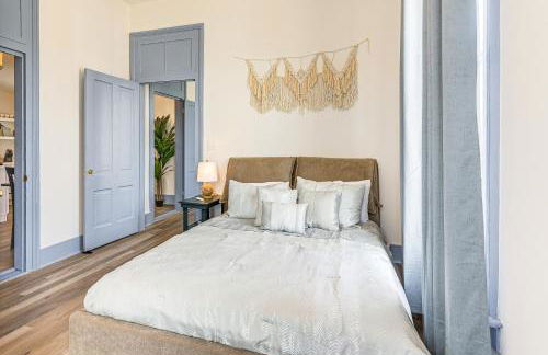 Walk to The Strand Historic Family Base with Yard! - Foto 27