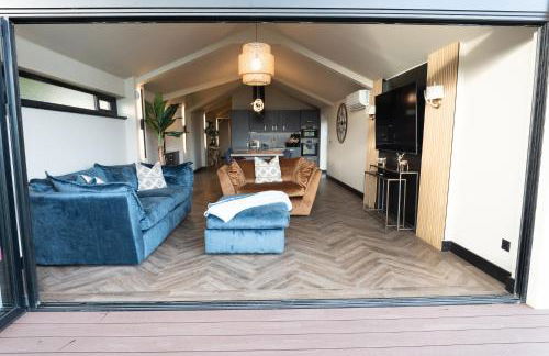 Luxury Lake Front Escape With Hot Tub - Foto 16