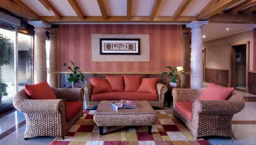 Mediterraneo Real Apartamentos Turísticos - Photo 3, Lobby or reception