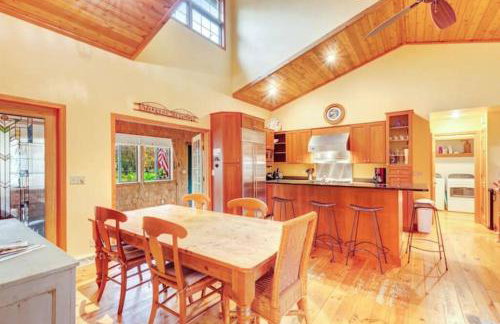 Secluded cabin on 10 acres - hot tub & game room! - Foto 9