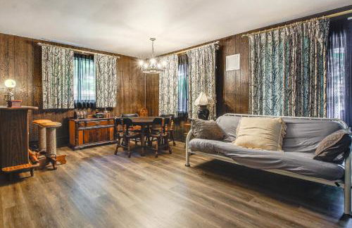 Waterfront Berry Lake Getaway with Sunroom! - Foto 19