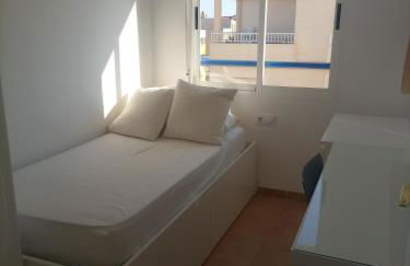 Playa Oliva con vista al mar y con piscina - Photo 7