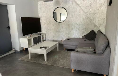 Gîte confortable avec piscine, parking et Wi-Fi à La Suze-sur-Sarthe - FR-1-410-399 - Photo 2