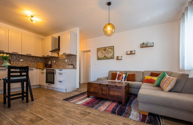 Charming and Tranquil Kastel Gomilica Apartment With Balcony and Patio - Foto 21