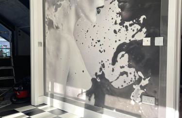 Artsy Retreat - Sleeps 6 Free Parking & Balcony - Photo 27