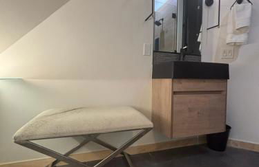 Modern Peaceful Nordic Cabin Near Lake with Pickleball-Basketball Court - Foto 36