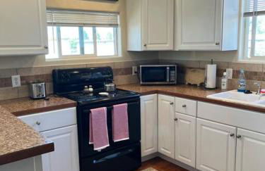 Cheerful pet-friendly bungalow right in town - Foto 18