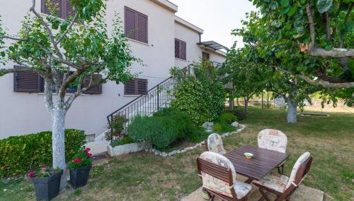 Apartman David with Balcony - Foto 4, Garden