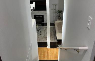 SEA Airport Coastal Home, located just 15 min from SeaTac Airport and 5 min from Des Moines Marina - Foto 2