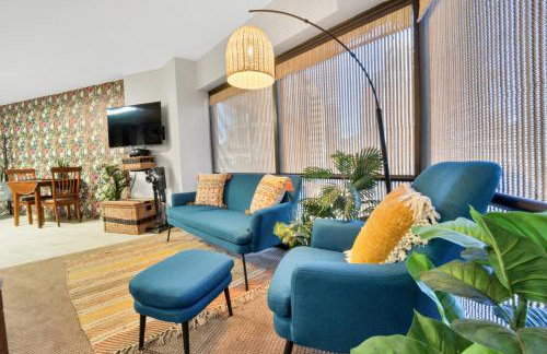 Retro Studio! Pool, Hot Tub, Free Parking & WiFi - Foto 13