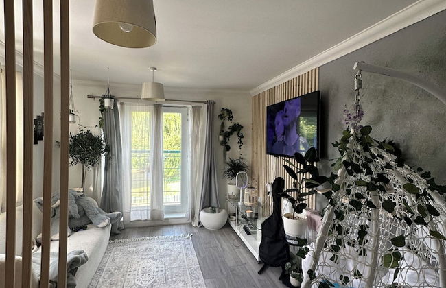 Charming Mi Casa Es Tu Casa 2-bed in Dagenham - Photo 1