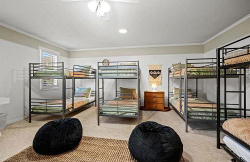 Hobbs Mill Ski Lodge Theater Games Dogs OK - Photo 33