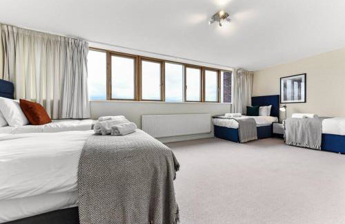 Large Group & Contractor Booking! Duplex w/Parking - Photo 8