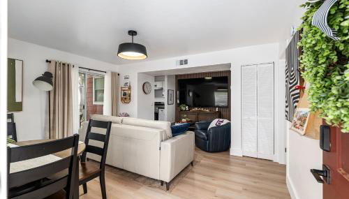 Modern & Stylish Condo Near UF, Shands & VA - Photo 2