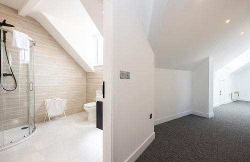 Stanway Apartments- Free Parking & Close To Tram Stop - Photo 25