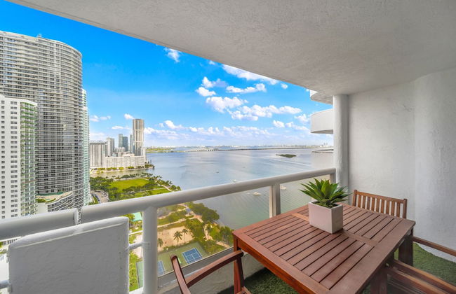 Modern Apartments Biscayne Bay - Photo 29