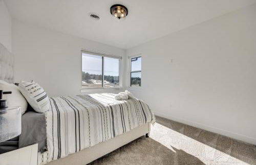 Group Getaway in Monument! High-End Home with Views - Foto 30