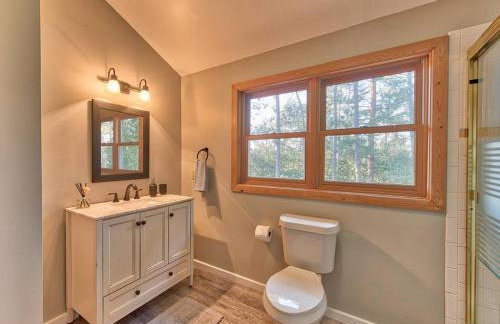 Charming & Cozy Chalet; Minutes to Shanty Creek! - Foto 35