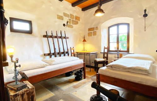 Ausgefallenes Ferienhaus WAFFENKAMMER im Rittergut Leppersdorf für 7 Personen - Foto 1