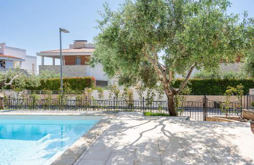 Charming Orange Apartment with Private Pool and Garden Oasis - Foto 33