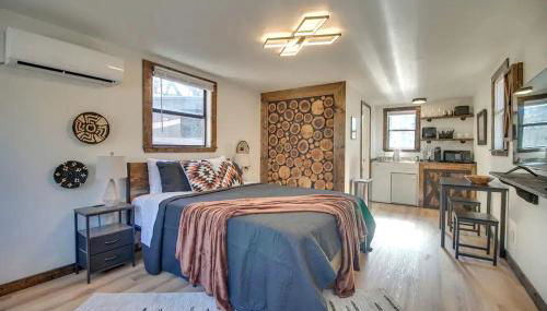 Serene Woodland Studio Retreat with Outdoor Amenities, Near Fishing, Hiking & Gentry, AR - Foto 4