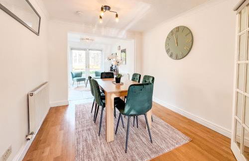 Raygill LT 4 Bedroom House By Furnished Accommodation - Private Parking - Perfect For Families & Contractors - Foto 7