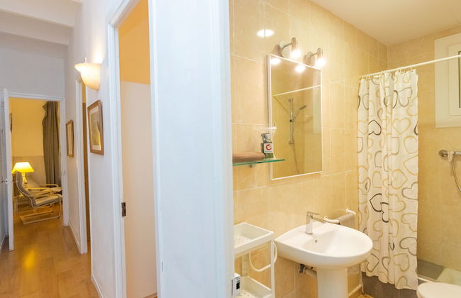 2 bedroom Apartment in Barcelona - Photo 15