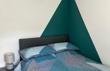 4-6 Guests in centre location with stunning views - Photo 12