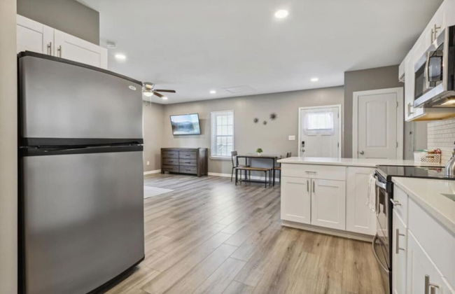 Buckroe Getaway- Walk to Beach dog Friendly - Foto 7