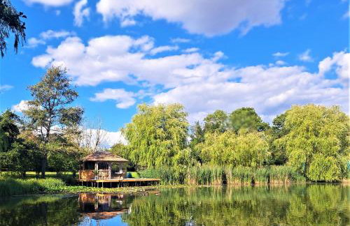 Lakeland Lodge with private Hot Tub and fishing - Foto 39