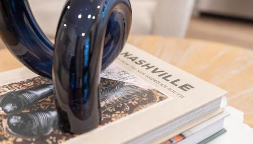 Here You Come Again by Stay Local Nashville - Foto 4