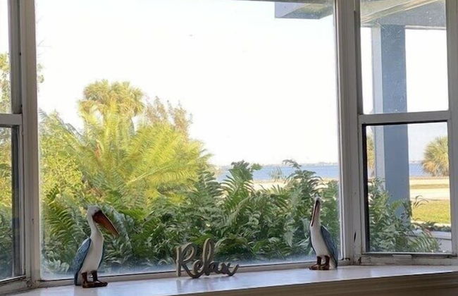 Waterfront Paradise on half an acre - Foto 16