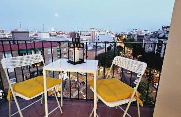 Premium refurbished apartment in Barcelona city center - Photo 2