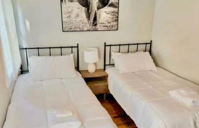 Pet-Friendly 4BR Family Home with Fenced Yard - Foto 23