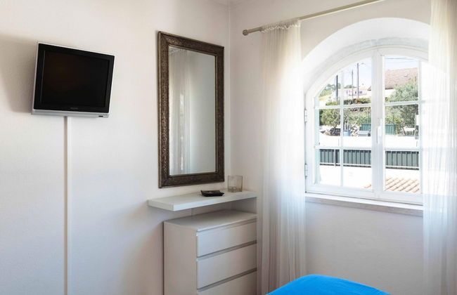 Sesimbra Stylish Villa by Homing - Photo 27