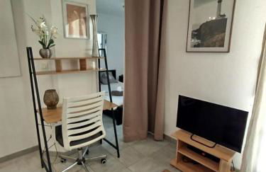 Essential Near stadium Air conditioning et Private parking - Foto 3