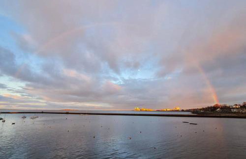 Calming Sea View City Apartment - Foto 40