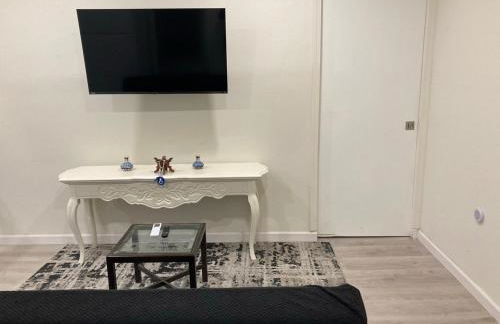 Separate Unit with 2 Bedrooms/One Bathroom in Pleasant Hill - Foto 4