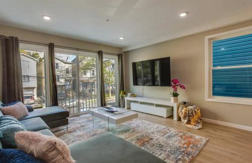 Modern City Getaway Near Downtown Newark & NYC - Photo 3