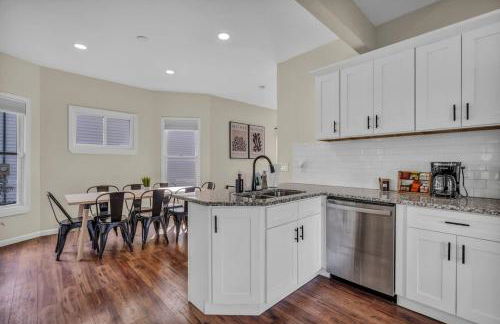 BIG 4BR House 7 Mins to Downtown with Foosball and Games - Foto 19