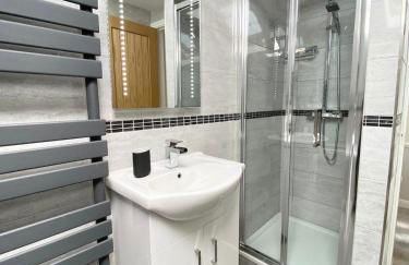 Modern 4-bed Cottage Llanwrst Town Centre & Parking - Snowdonia! near Betws-y-Coed - Photo 33