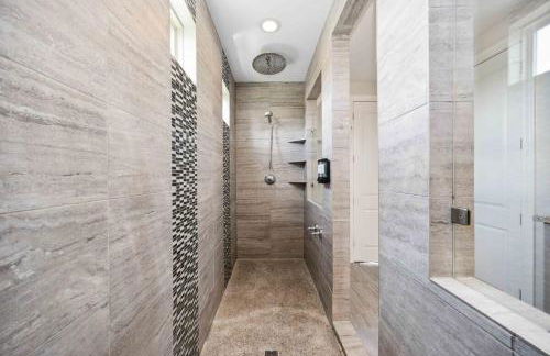 Resort vibe with Pool and Hot tub Downtown skyline views - Photo 10