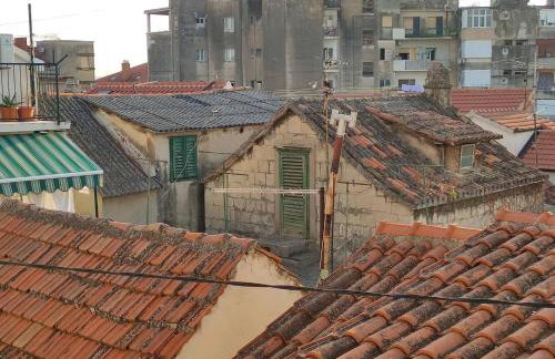 The center of Split, renovated stone house - Photo 4