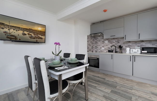 2 Bed Flat - Sleeps 4 - Wifi - Foto 9