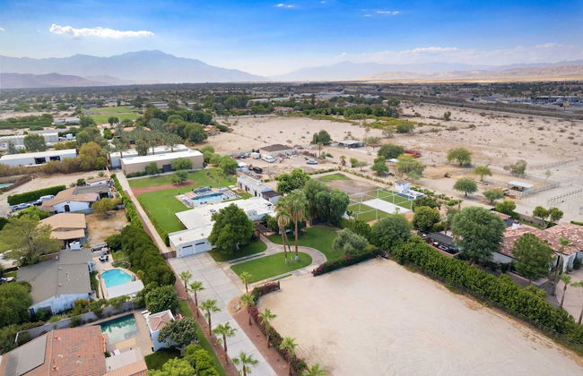 Starlight Estate by Avantstay 26 People! Architectual Mansion w/ Pool, Tennis Court, Game Room - Photo 39