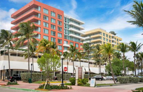 Beachfront Bentley Hotel One Bedroom Suite with Balcony and Beach access - Foto 19