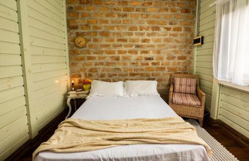 Casa Rústica com Piscina Privativa, Banheira de Hidromassagem, Ar-Condicionado, Pet friendly - Refúgio na Natureza a 5 Minutos do Centro de Imbituba, Perfeita para Famílias e Grupos - Photo 13