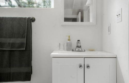 Entire Spacious Home Near DC - Photo 37