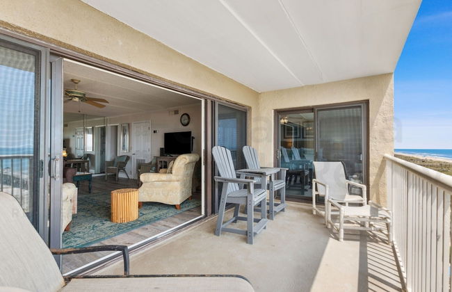 Upper Unit Condo Overlooking Both the Ocean Pier and Swimming Pool by RedAwning - Foto 49